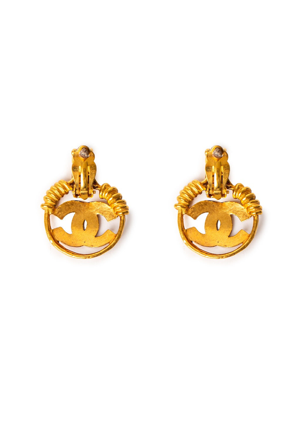 Chanel <br> 94P CC logo gold plated baroque hoop earrings