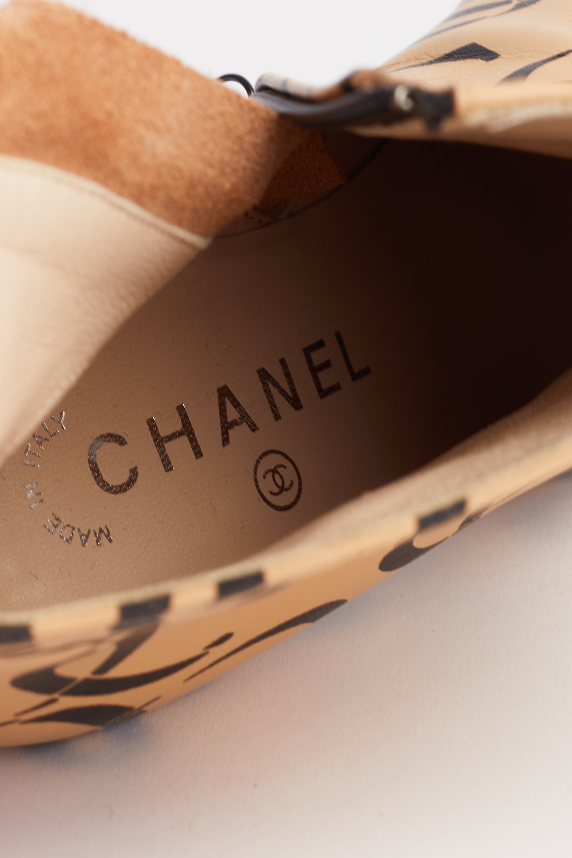 Chanel <br> F/W 2000 runway CC logo leather ankle boots