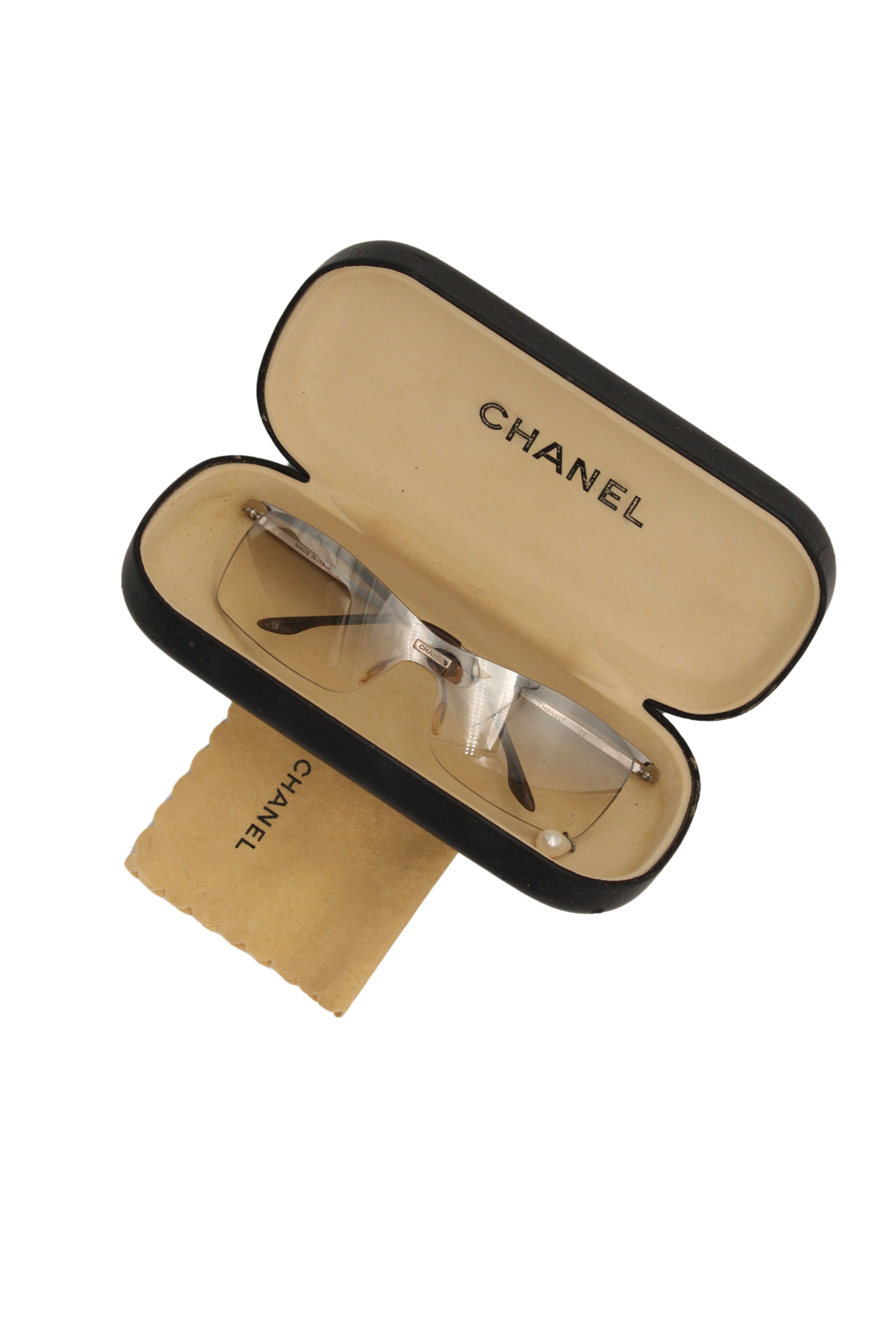 Chanel <br> S/S 2002 runway & campaign pearl teardrop sunglasses