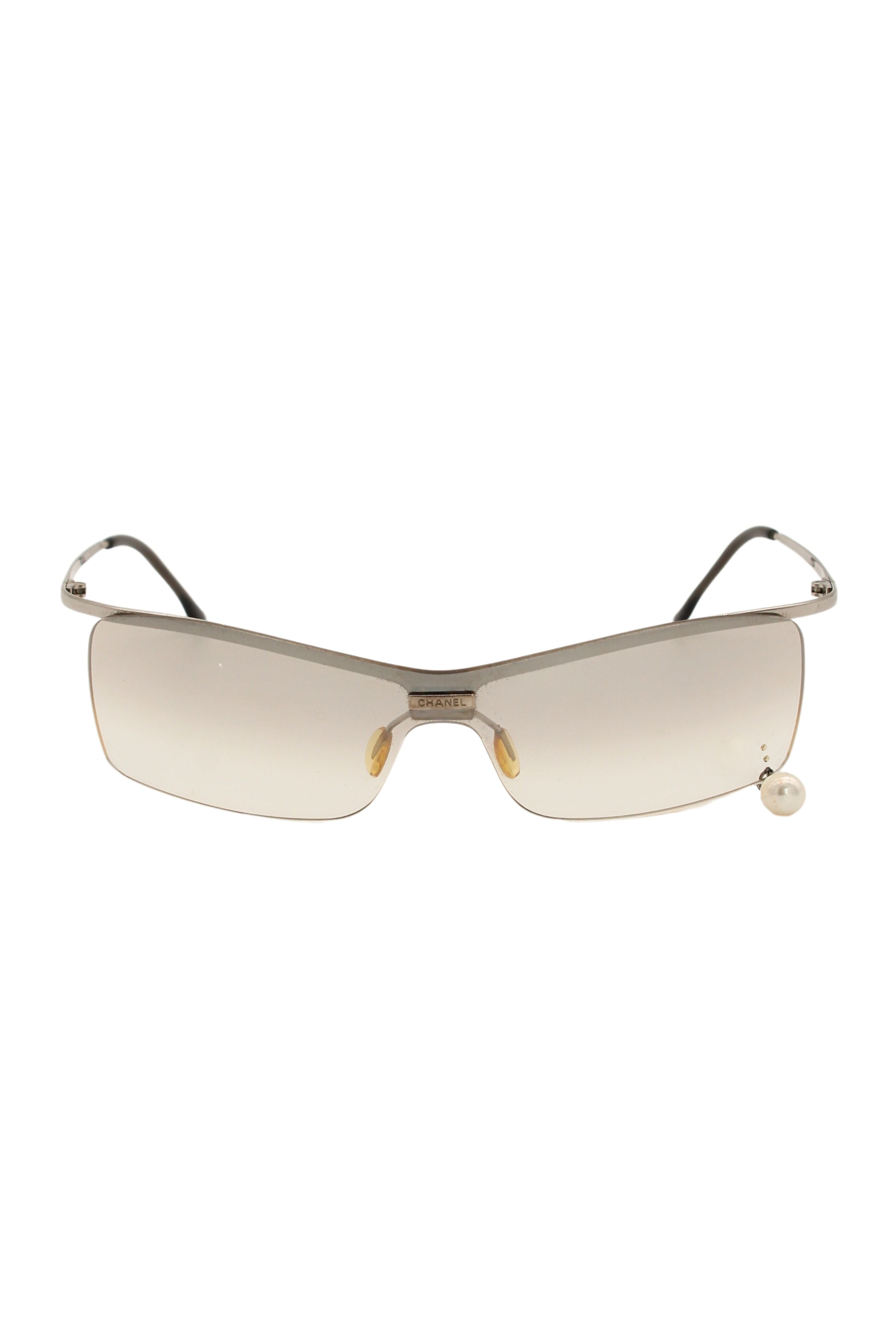 Chanel <br> S/S 2002 runway & campaign pearl teardrop sunglasses