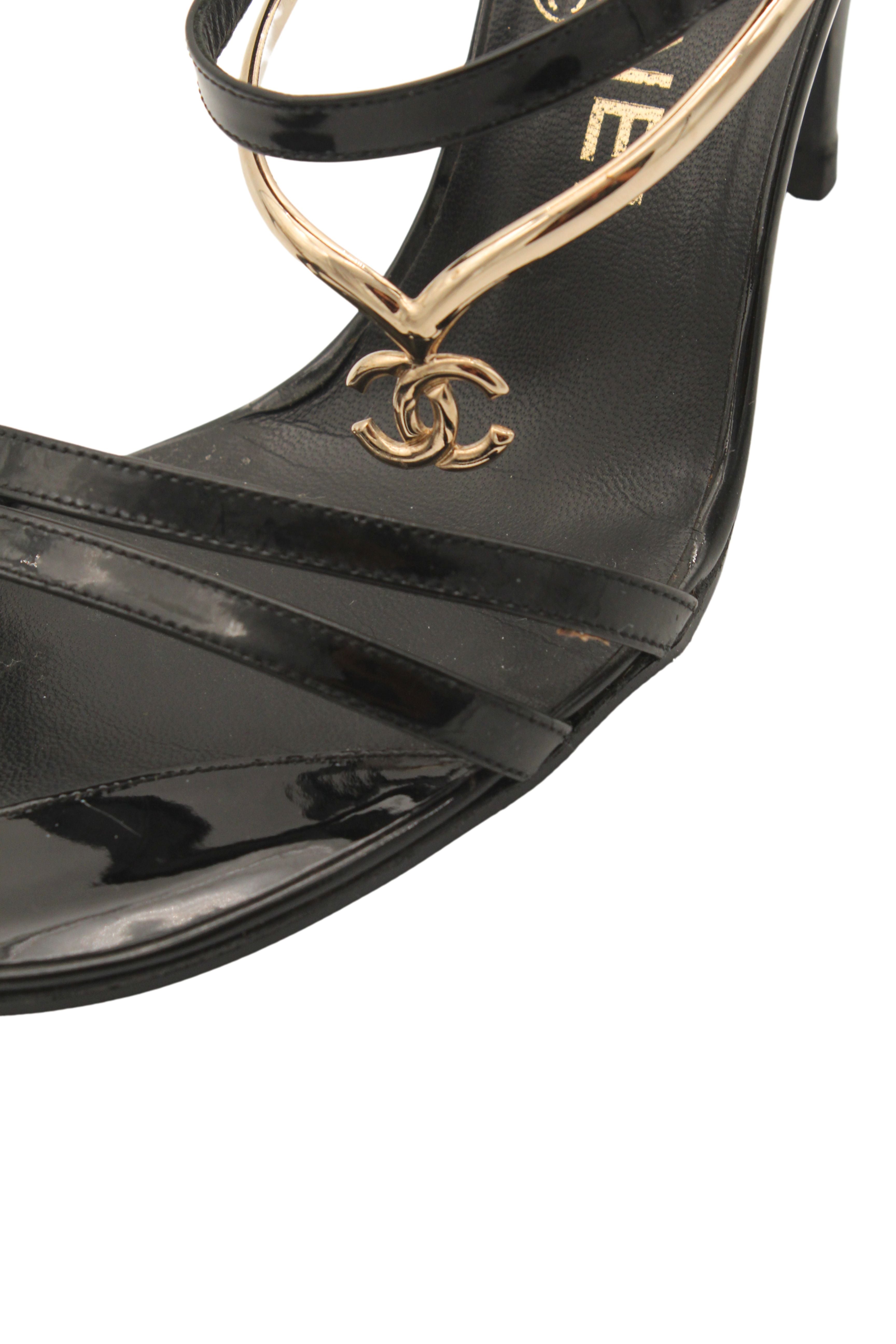 Chanel <br> 2008 Resort runway logo charm patent leather heels