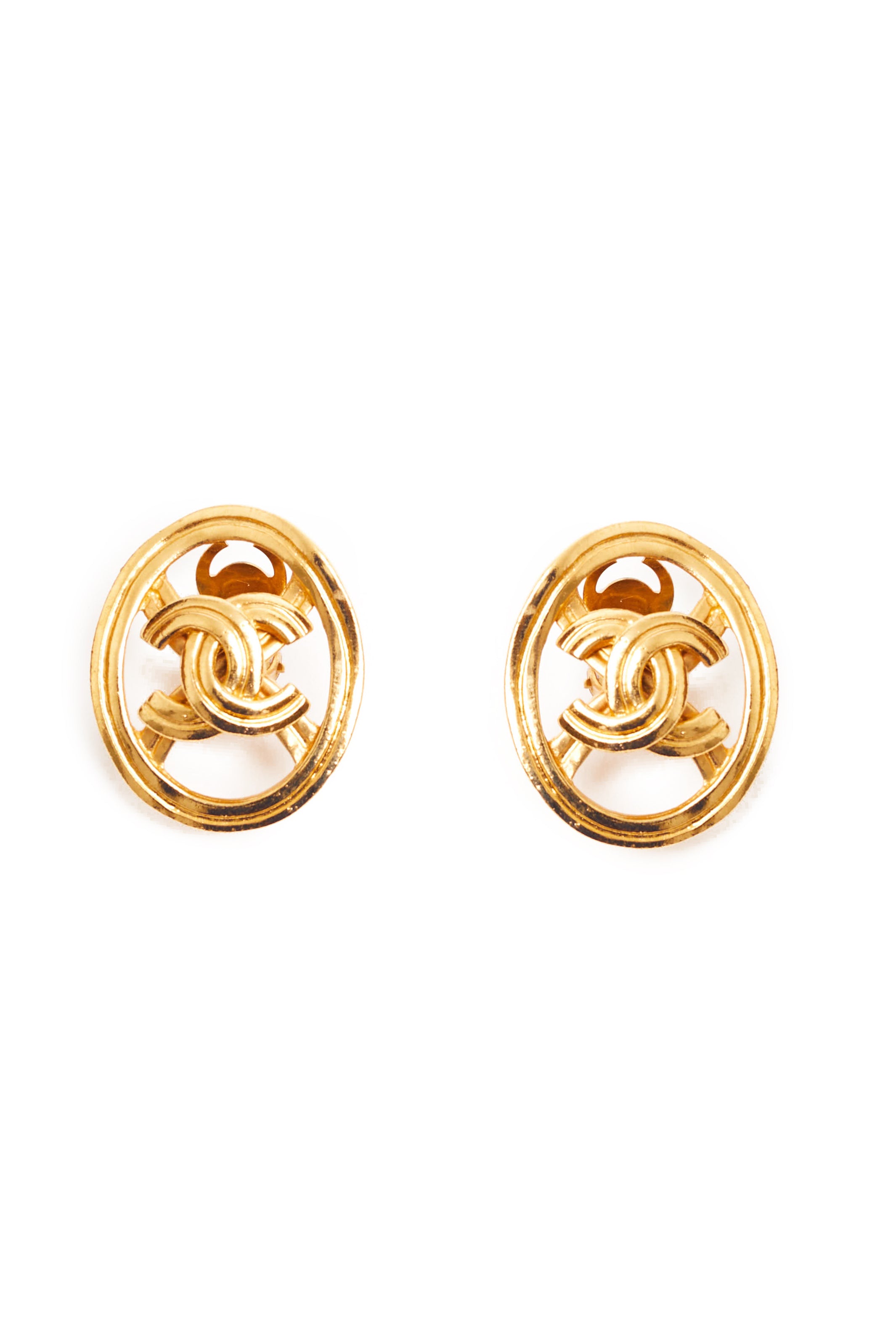 Chanel <br> 96P gold plated CC logo earrings