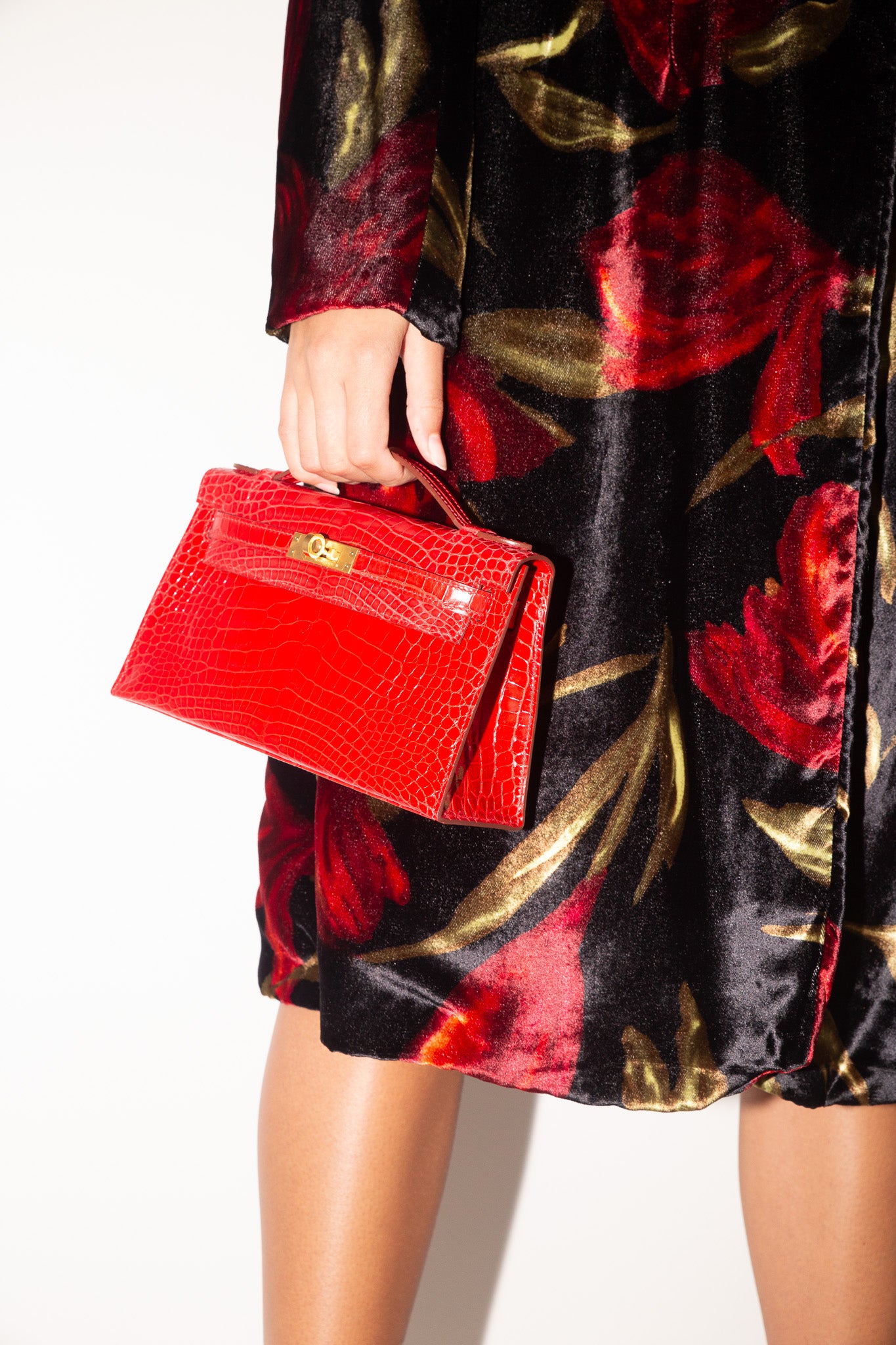 Hermès Paris <br> 2017 Kelly Pochette in Braise Alligator with gold hardware & full set