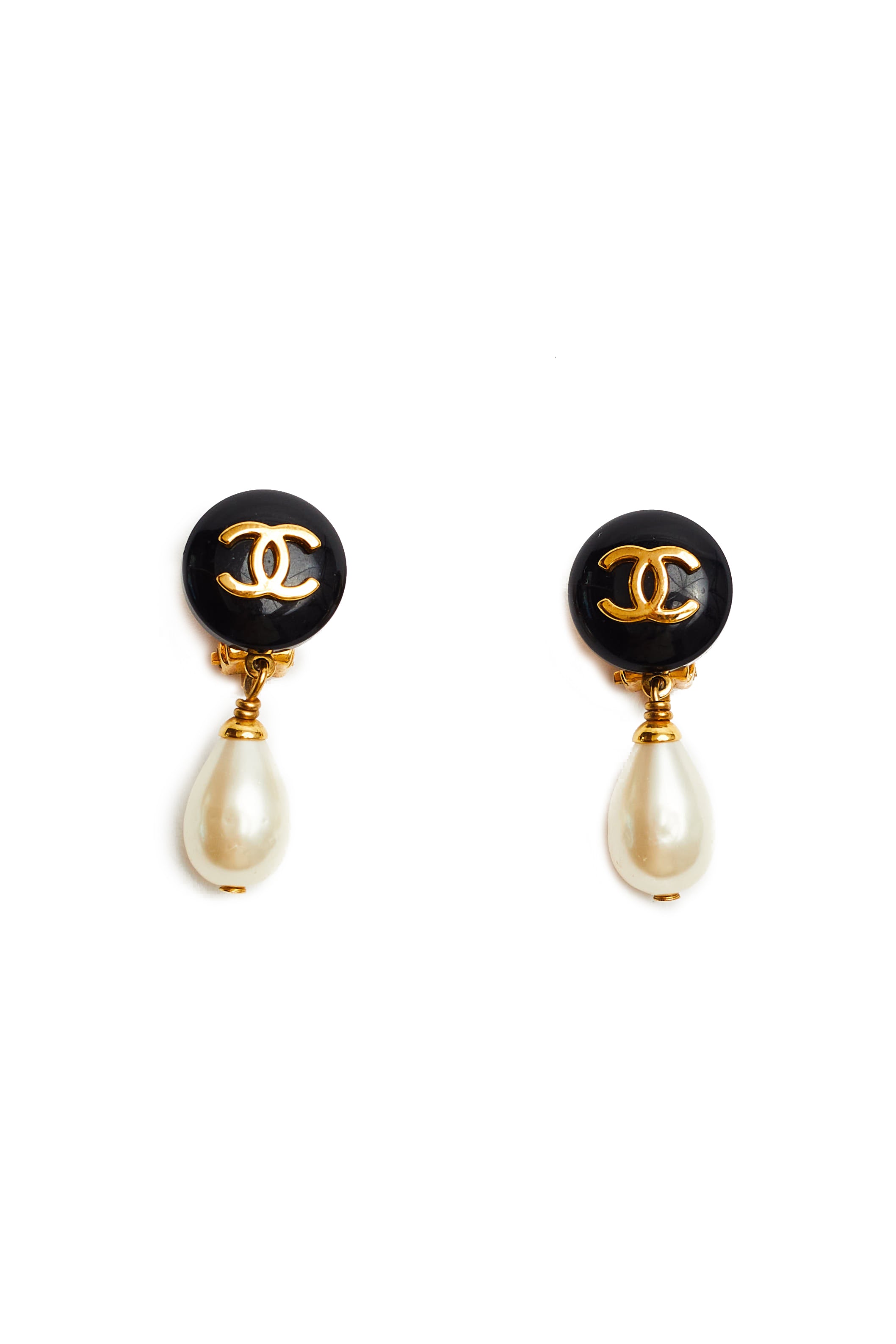 Chanel <br> 96P gold plated CC logo & pearl dangle earrings