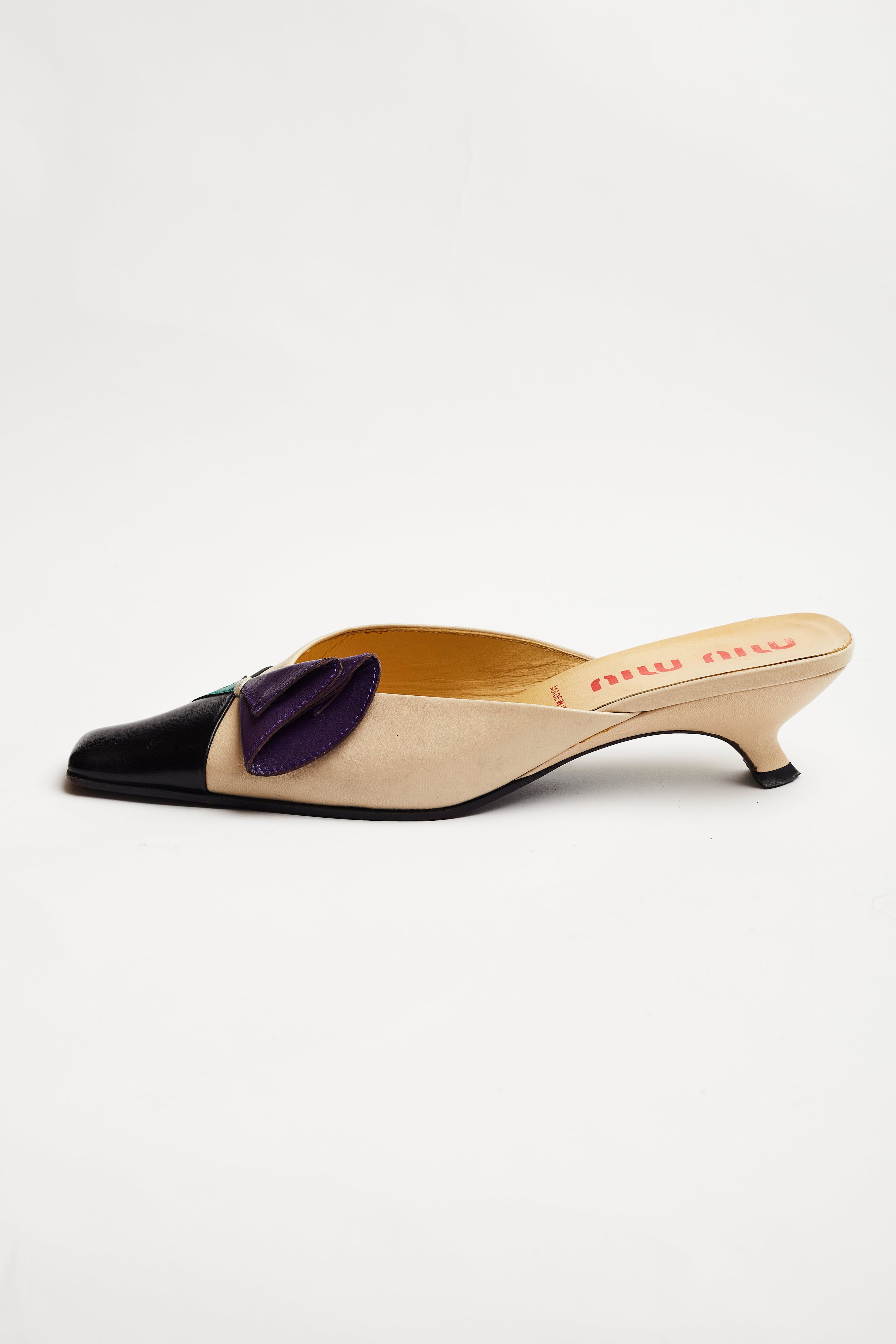 Miu Miu <br> 90's elongated toe flower kitten heels