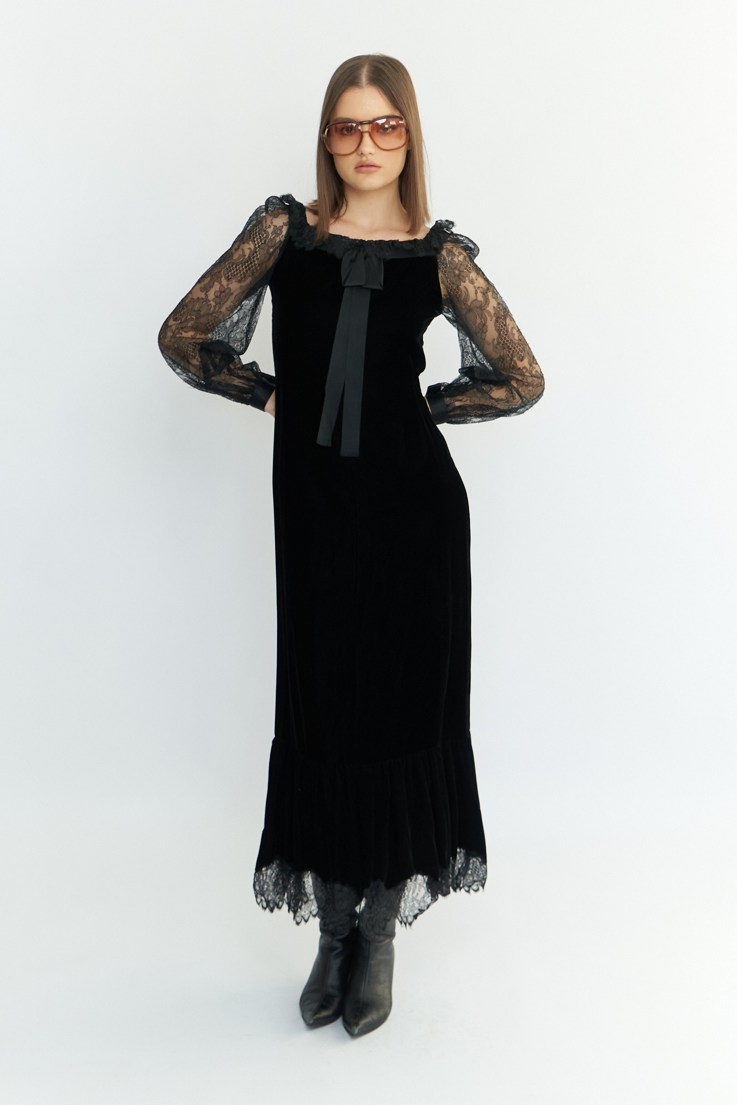 Givenchy <br> A/W 1977 Haute Couture velvet & lace gown
